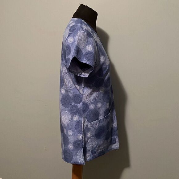 Med Couture Women's Blue Circular Pattern V-Neck Short Sleeve Scrub Top - Picture 5 of 7